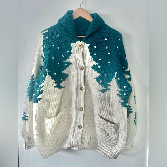 Vintage Handmade Wool Women's Sweater with Cabin and Crescent Moon Winter Scene - Picture 2 of 14